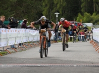 17. Nationalpark Bike-Marathon, der aufgrund schlechter Wetterprognosen für einmal nur auf der Putèr-Strecke zwischen S-chanf und Scuol ausgetragen wurde. Gefahren wurde aber in den gemeldeten Feldern Vallader, Jauer und Livignasko. Foto Martin Platter